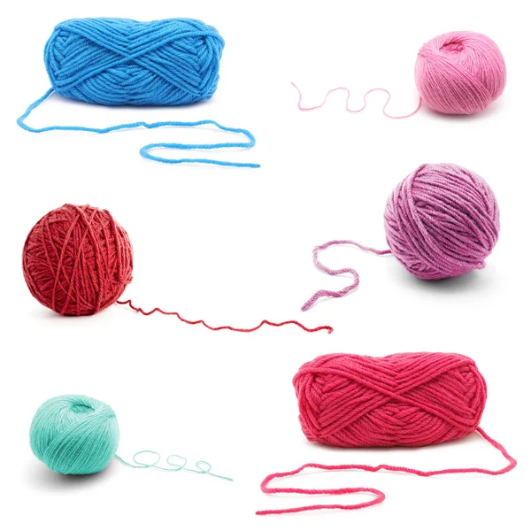 Beyaz arkaplanda iplik yumağı