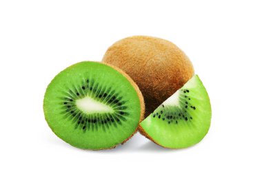 Beyaz arkaplanda yalıtılmış Kivi meyvesi