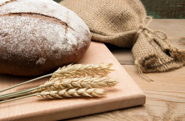 Taze pişmiş geleneksel ekmek.