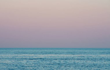 Gün batımında deniz göğü