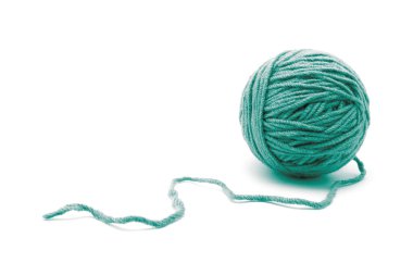 Beyaz arkaplanda iplik yumağı