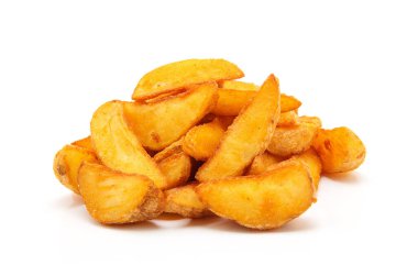 Kızarmış patates dilimleri. Fast food. Beyazda izole edilmiş