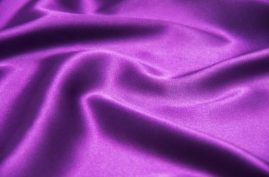 Dalgalanan mor ipek kumaşın yakınlaştırılması