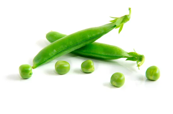 Frische Grüne Erbsen Isoliert Auf Weißem Hintergrund — Stockfoto