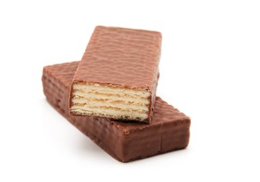 Çikolatalı waffle 'lar beyazda izole edilir.