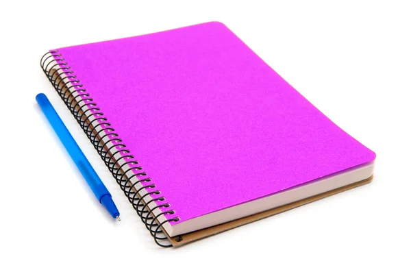 Cuaderno Espiral Rosa Pluma Aislada Blanco — Foto de Stock