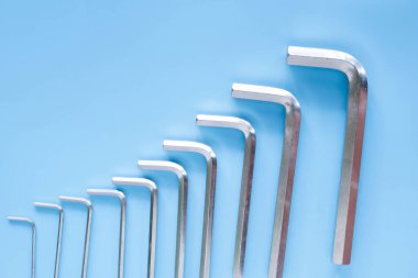 Mavi arkaplanda hex anahtarı