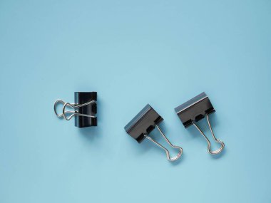 Mavi arkaplanda klasör klibi