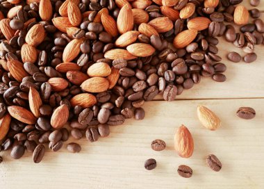 karışık badem ve kahve arkaplanı