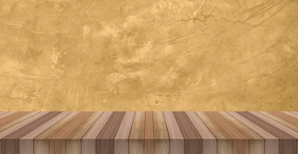 Üst rafları boşalt ya da beton duvardaki ahşabı ürün ve başka bir şey için.