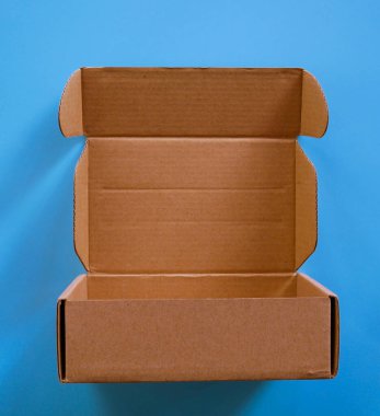 karton kutu izole arkaplan