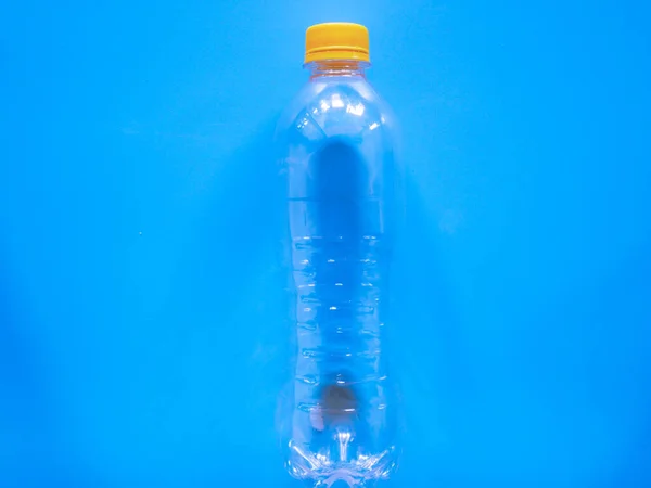 Botella Plástico Sobre Fondo Azul — Foto de Stock