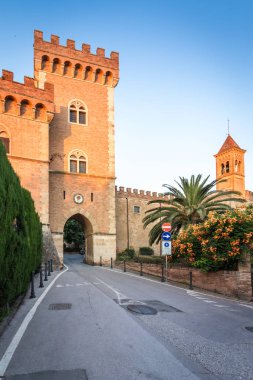 Kale Bolgheri Toskana, İtalya, akşam ışık