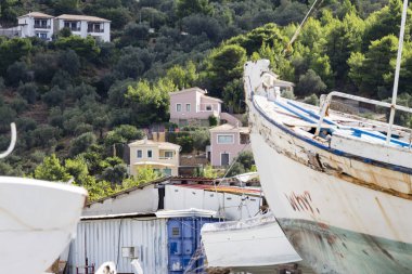 Skiathos bir tepede Evler