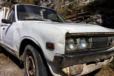 Eski paslı Datsun Kamyon Modeli 620