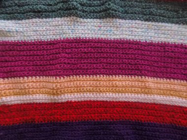 Renkli örülmüş çizgili arkaplan.