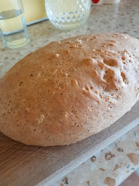 Masada Taze Açık Kahverengi Ekmek — Stok fotoğraf