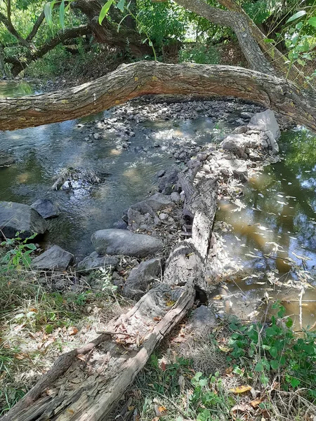 Flusslandschaft Mit Großen Steinen — Stockfoto