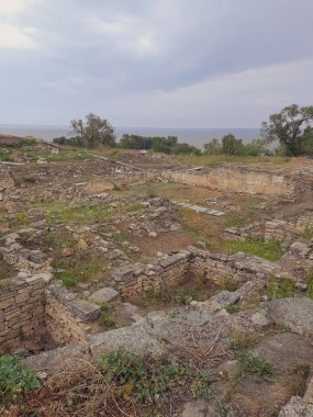 Arkeolojik kazılar. İnşaat duvarlarının restorasyonu.