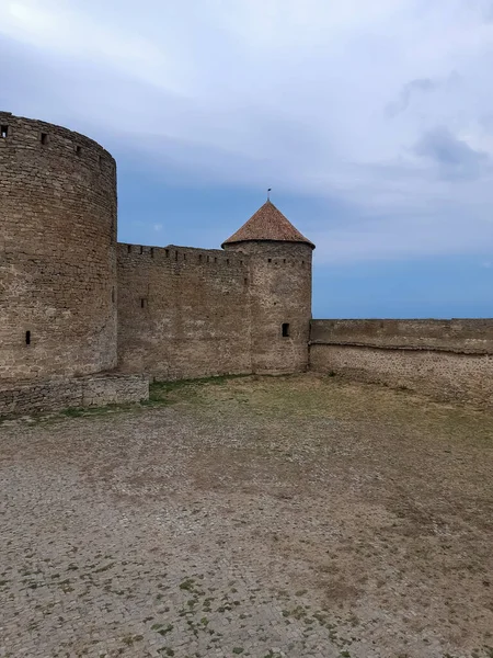 Die Alten Türme Der Restaurierten Burg — Stockfoto