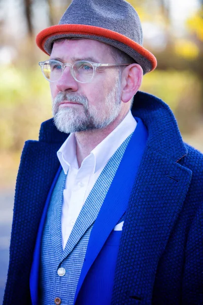 Retrato Homem Bonito Seus Anos Terno Azul Casaco Livre — Fotografia de Stock