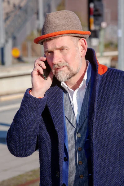 Hombre Negocios Guapo Sus Años Hablando Por Teléfono — Foto de Stock