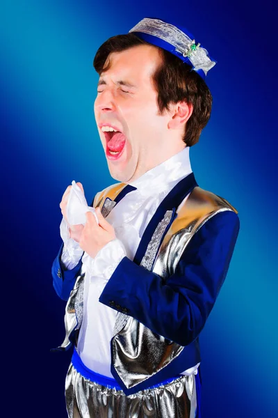 Vicces herceg nagy fejjel van tüssző az ő szalvéta — Stock Fotó