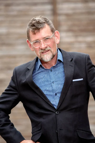 Handsome businessman in his 50s with eyeglasses standing outside — Stock Photo, Image