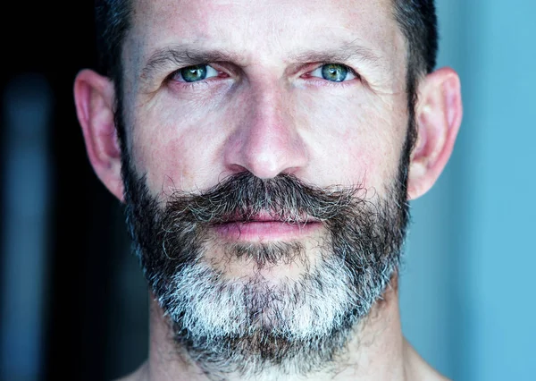 Портрет Красивого Чоловіка Бородою — стокове фото