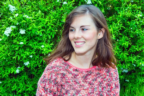 Portrait Young Beautiful Woman Smiling Outdoors — Stock Photo, Image