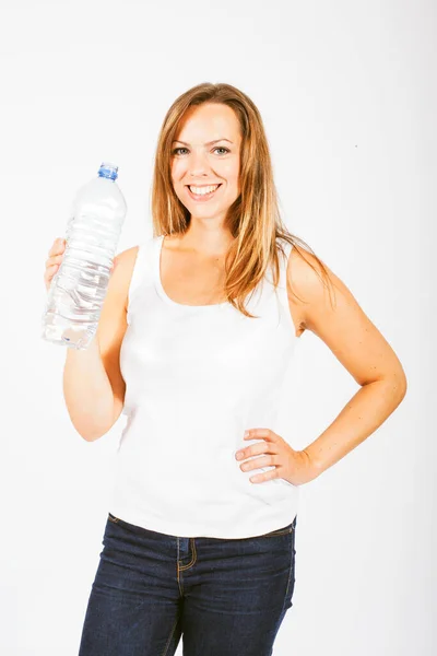 Blond Vrouw Met Een Fles Water Glimlachen Camera — Stockfoto