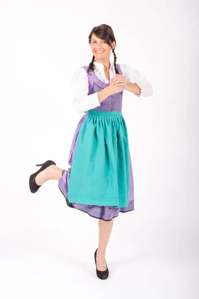 Ung Brunett Kvinna Bär Bayerska Dirndl Och Dansa Vit Bakgrund — Stockfoto