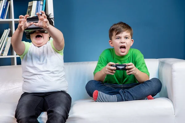 Utilizzando Può Beneficiare Bambini Piccoli Aumentare Empatia Aiutare Istruzione Genitori — Foto Stock