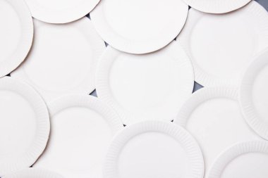 Beyaz çevre dostu karton plakalardan yapılmış arka plan. Yakın plan. en üstteki görünüm.