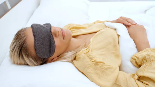 Young Woman Lying Her Bed Morning Waking — Stock Photo, Image
