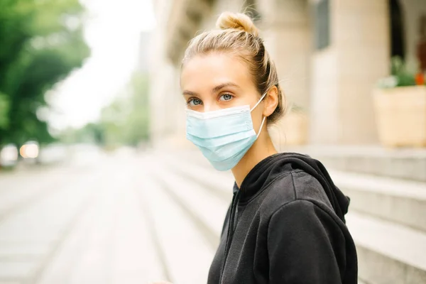 Portrait Young Woman Wearing Antibacterial Mask City — Stock Photo, Image