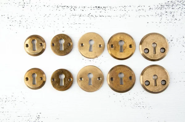 Cubiertas Cerradura Puerta Latón Vintage Sobre Fondo Madera Blanca Jaspeada —  Fotos de Stock