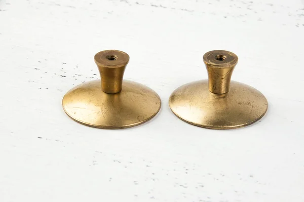 Twee vintage brass drawer pull knoppen — Stockfoto