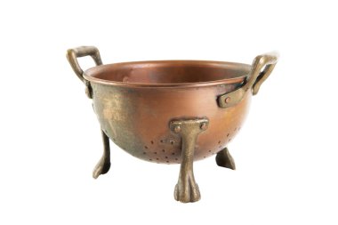 Vintage bakır pirinç kevgir ile izole üzerinde beyaz arka plan işleme