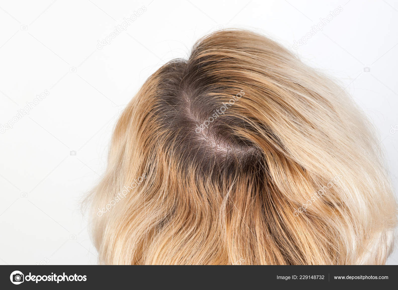 Straight Blonde Hair With Dark Roots Dark Roots Hair Overgrown