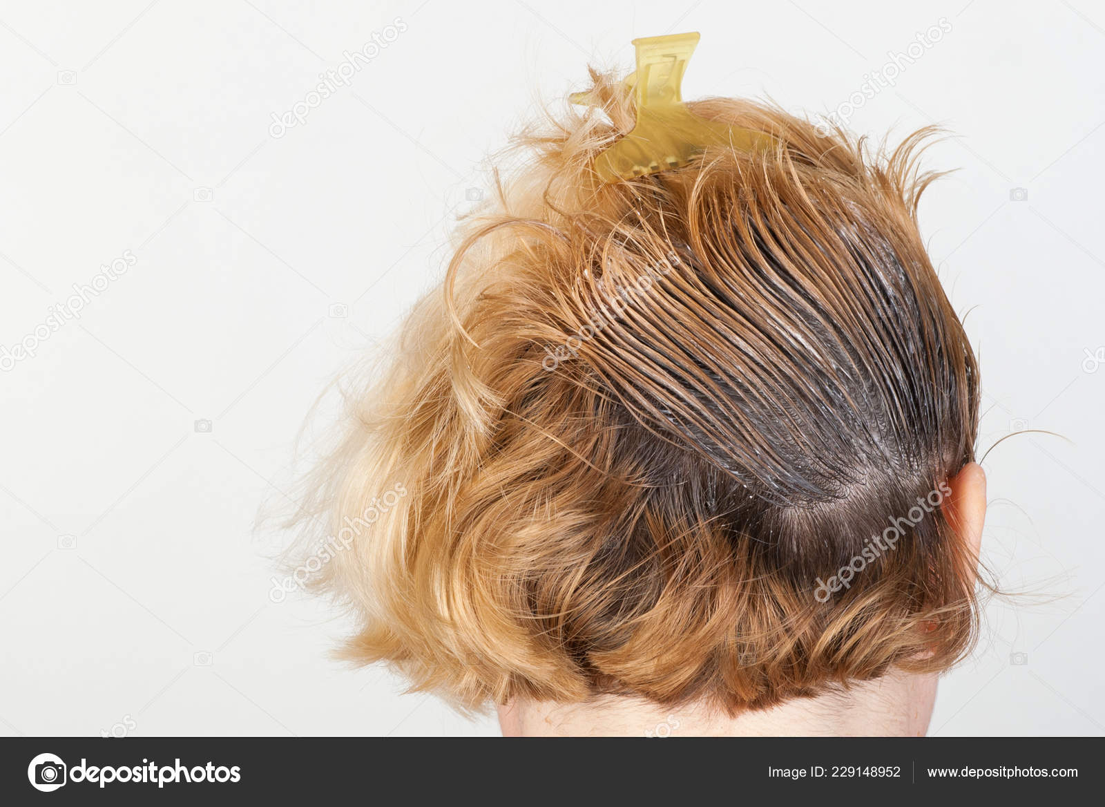 Short White Hair With Dark Roots Dark Roots Hair Overgrown Hair