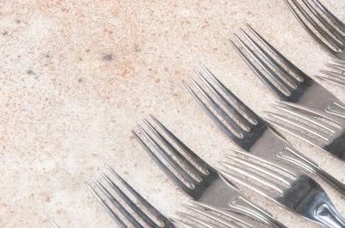 Beton zemin üzerine çatal. Metin için yer kopyalayın.