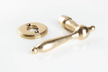 Antika pirinç kapı kolu