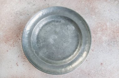 Vintage pewter plaka 