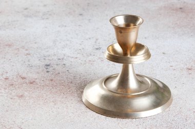 Gri arka planda vintage mum çubuğu