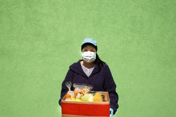 Женщины Коробкой Еды Помощь Донорство Пищи — стоковое фото