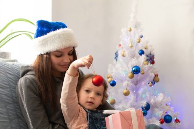Mutlu Anne ve Kızı, Yeni Yıl Arifesi