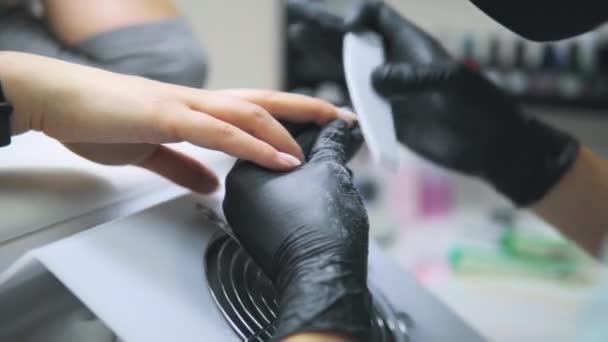 Manicura con una lima de uñas — Vídeos de Stock