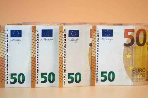 Papier Monnaie Une Valeur Nominale Euros Plié Deux Est Disposé — Photo