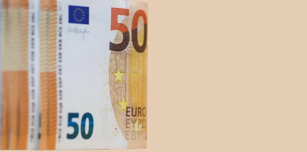 Papier Monnaie Une Valeur Nominale Euros Plié Deux Est Disposé — Photo